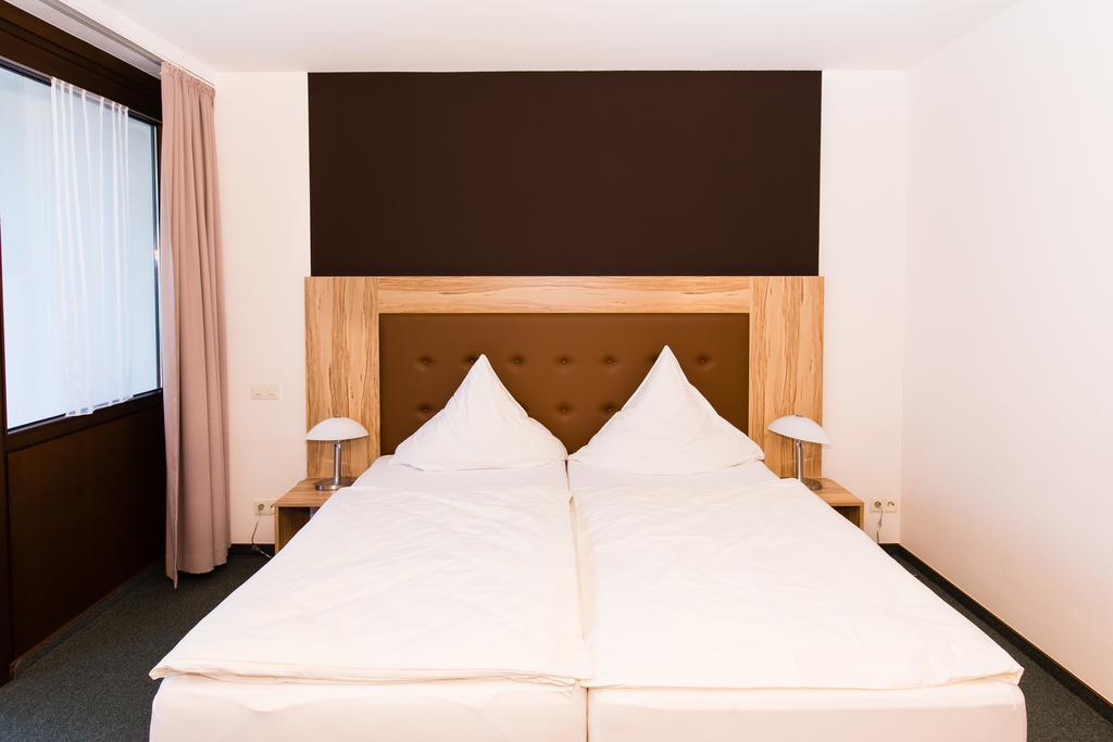 Hotel Roeb Nideggen Ruang foto