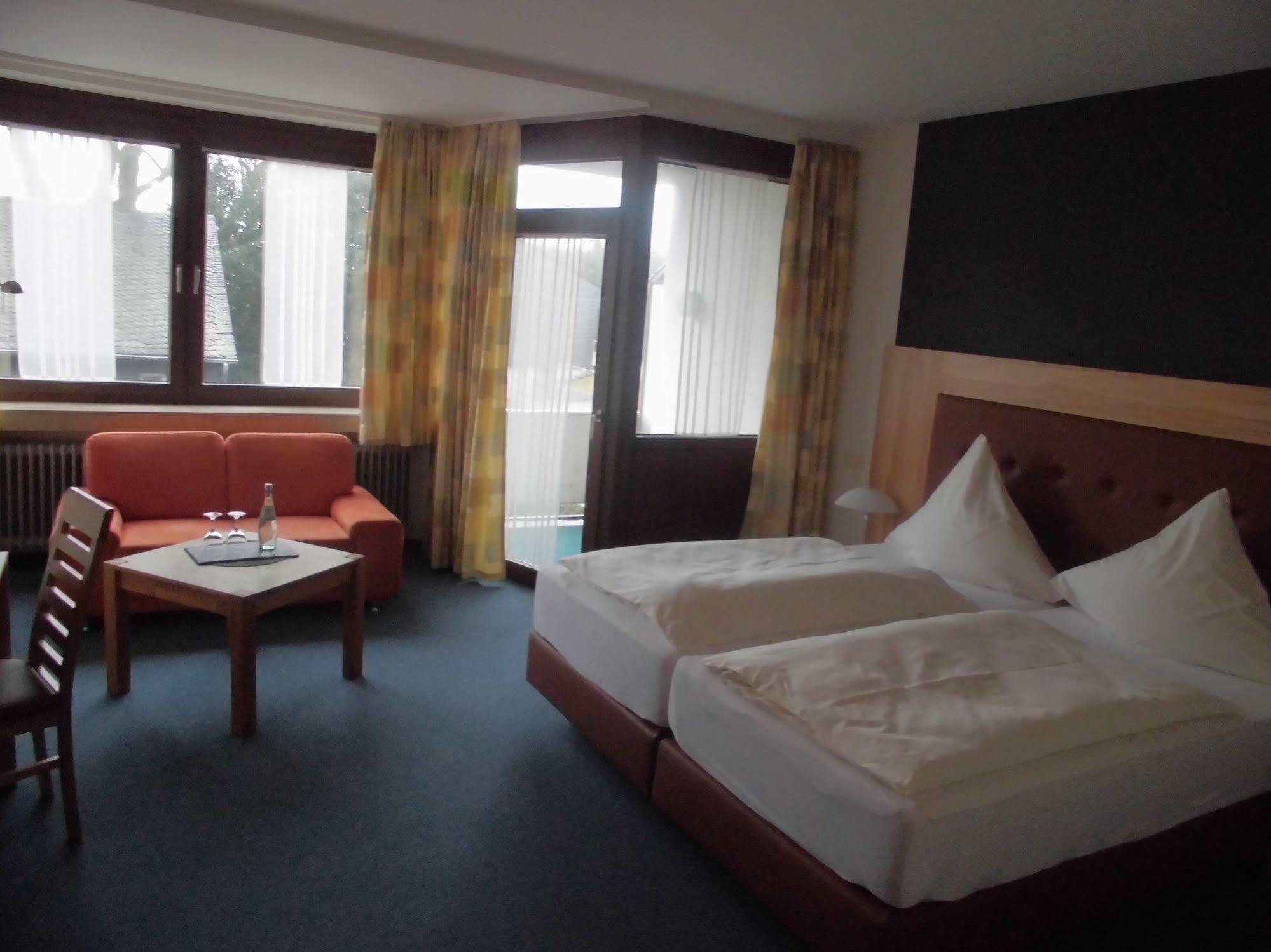 Hotel Roeb Nideggen Bagian luar foto